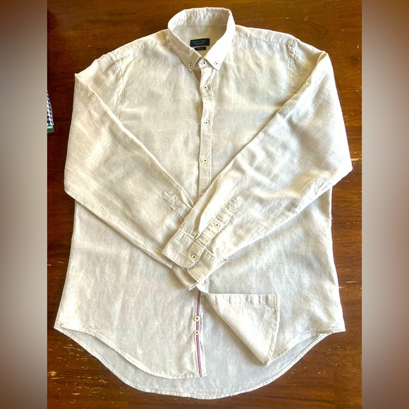 Banana Republic Long Sleeve Buttons Down Shirt - Picture 1 of 9